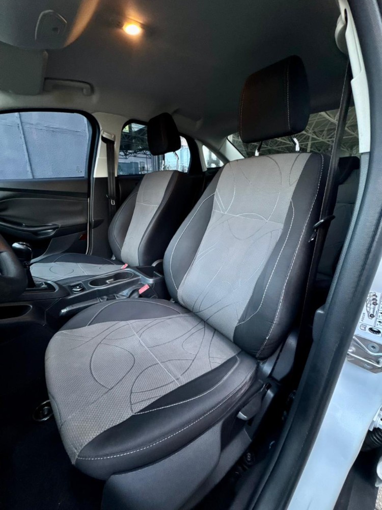 Ford Focus 1.6 S SEDAN — foto 15